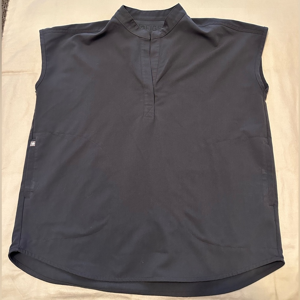 Figs scrub top